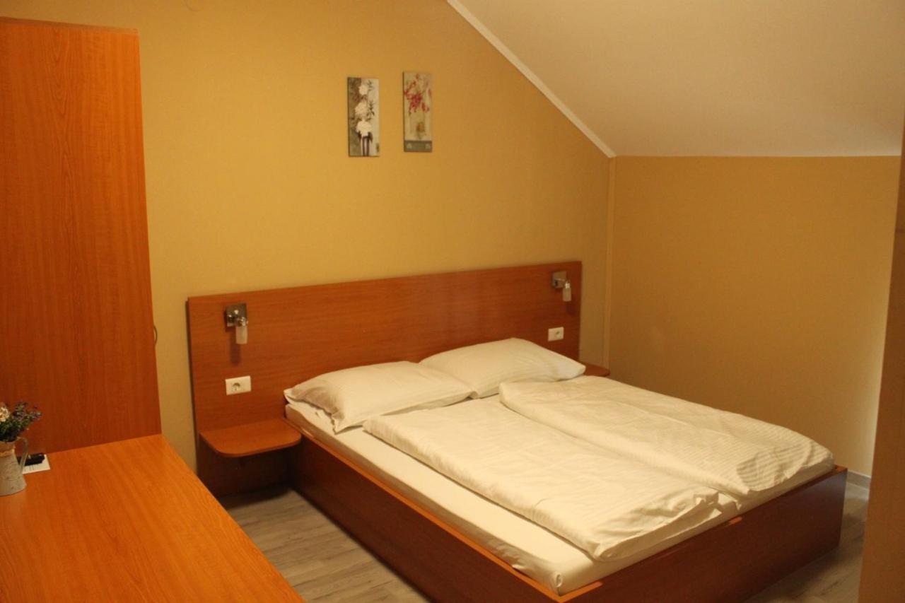Guesthouse Rezekov Podrum Jastrebarsko Exteriör bild