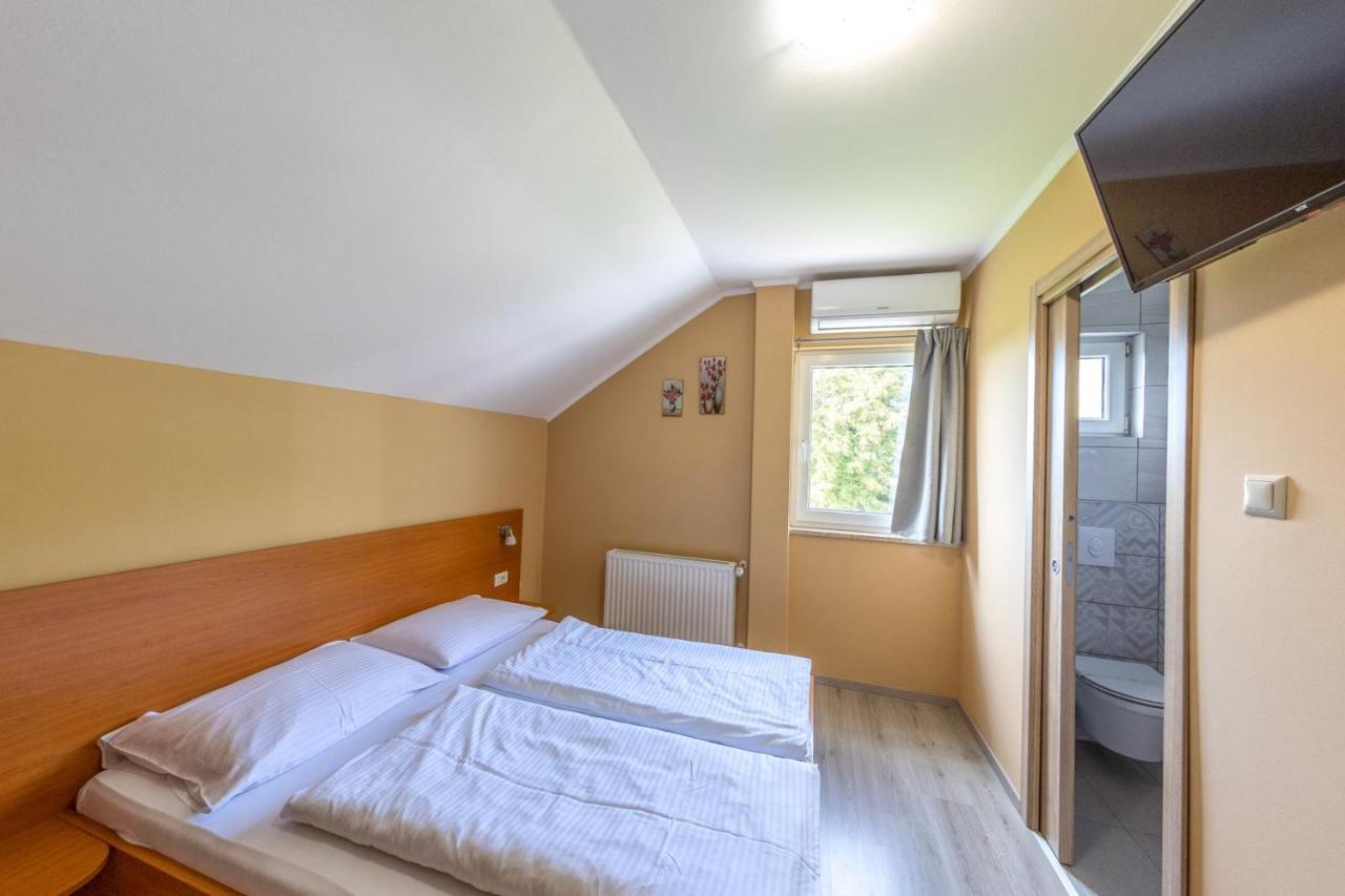 Guesthouse Rezekov Podrum Jastrebarsko Exteriör bild