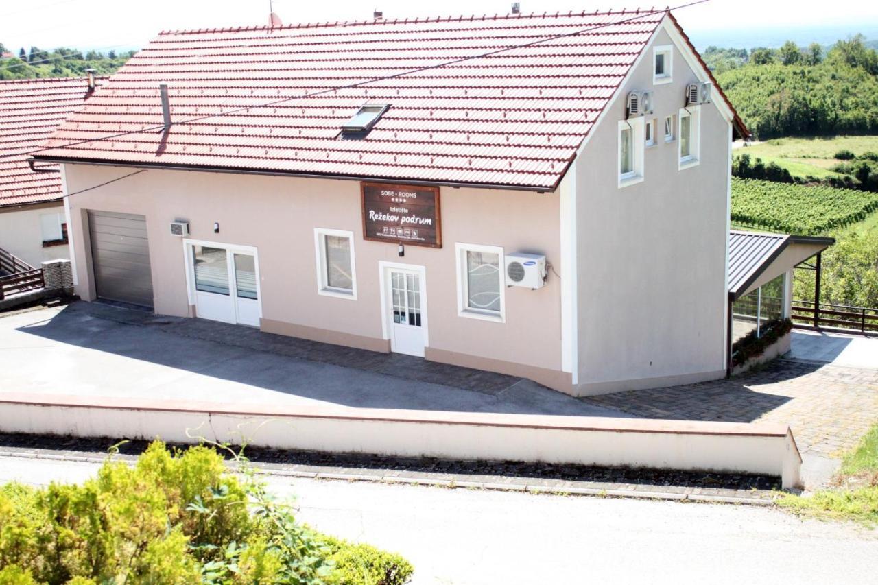 Guesthouse Rezekov Podrum Jastrebarsko Exteriör bild
