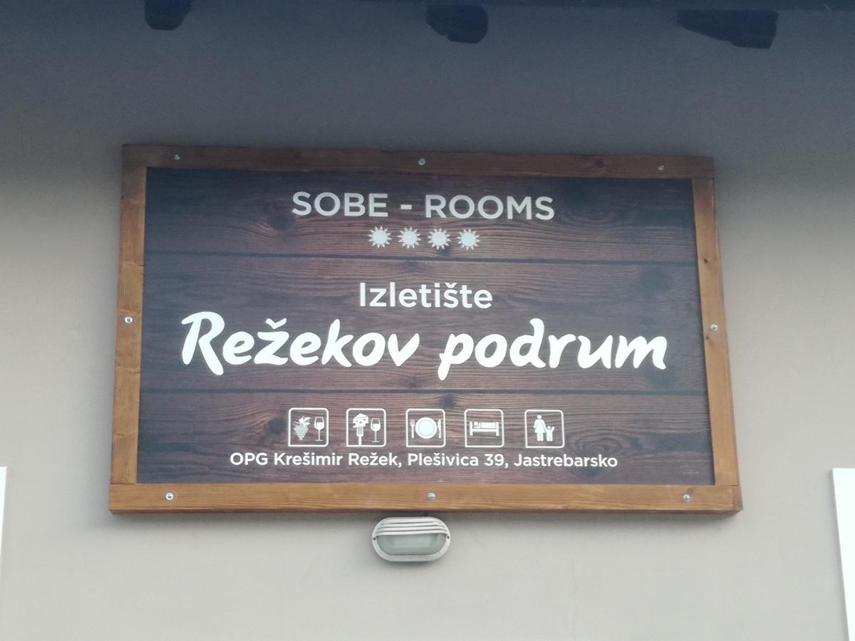 Guesthouse Rezekov Podrum Jastrebarsko Exteriör bild